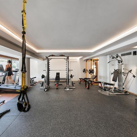 Blazer Suites Hotel Athena Bagian luar foto