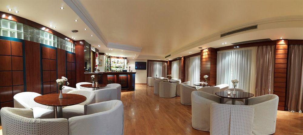 Blazer Suites Hotel Athena Bagian luar foto