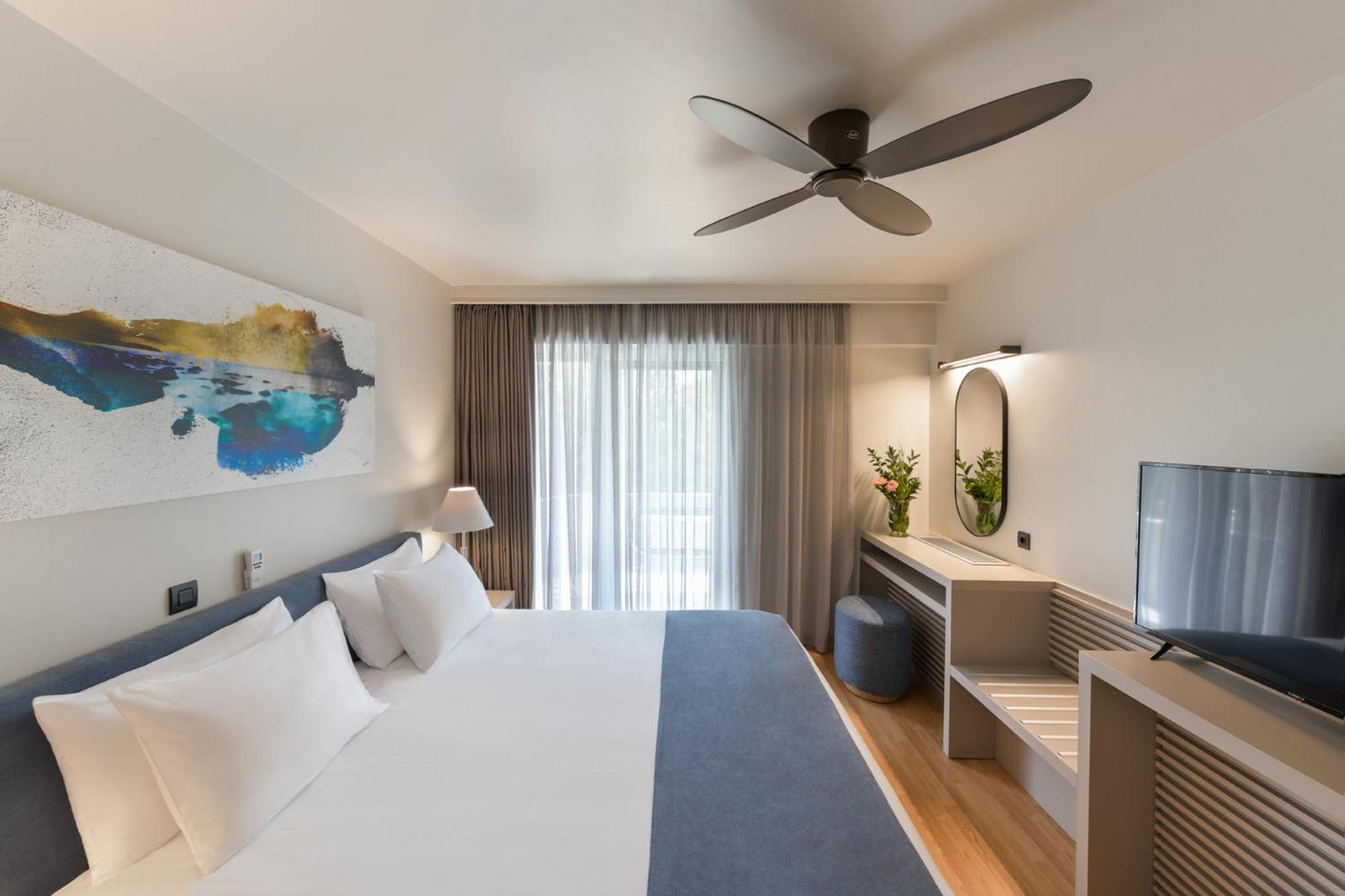 Blazer Suites Hotel Athena Bagian luar foto