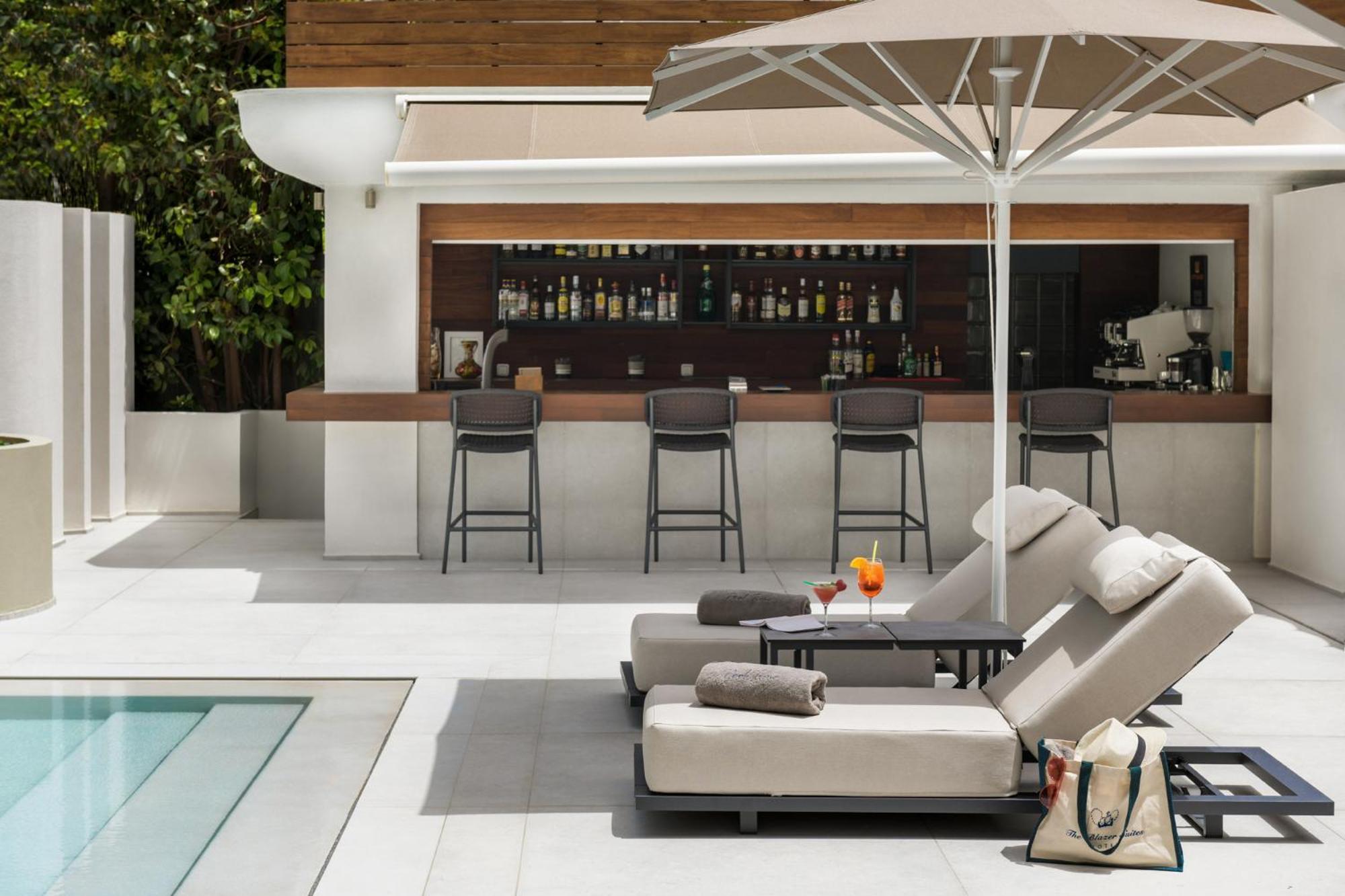Blazer Suites Hotel Athena Bagian luar foto