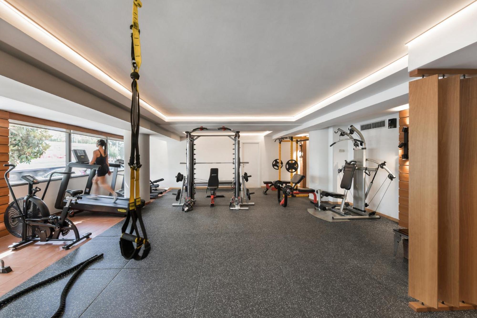 Blazer Suites Hotel Athena Bagian luar foto