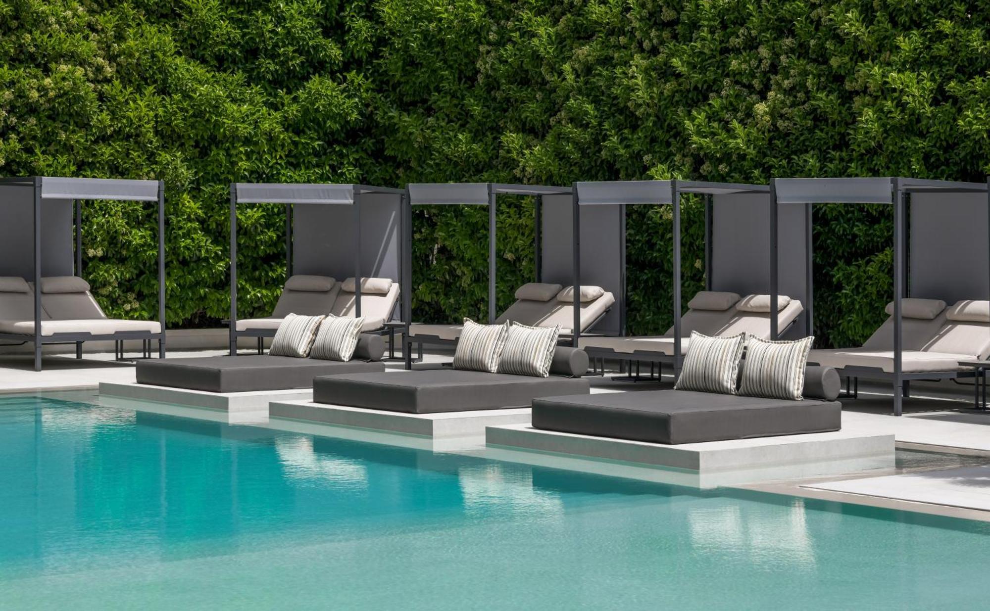 Blazer Suites Hotel Athena Bagian luar foto