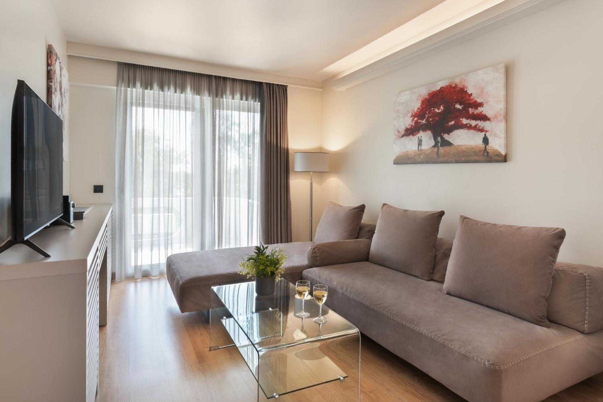 Blazer Suites Hotel Athena Bagian luar foto
